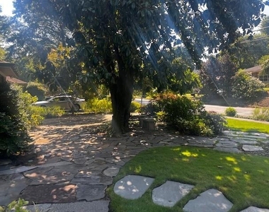 564 Wimbledon Road Ne - Photo Thumbnail 2