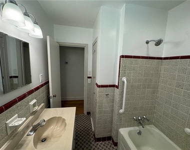 564 Wimbledon Road Ne - Photo Thumbnail 12