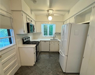 564 Wimbledon Road Ne - Photo Thumbnail 7