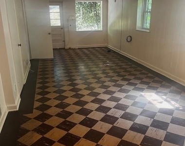 564 Wimbledon Road Ne - Photo Thumbnail 13