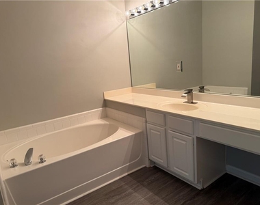 3810 Timbercreek Circle - Photo Thumbnail 11