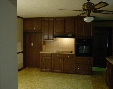 220 Lantern Ridge Court - Photo Thumbnail 2