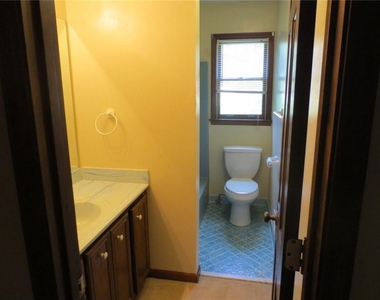220 Lantern Ridge Court - Photo Thumbnail 8