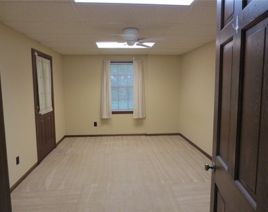 220 Lantern Ridge Court - Photo Thumbnail 10