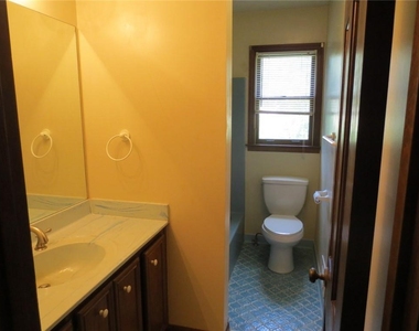 220 Lantern Ridge Court - Photo Thumbnail 7