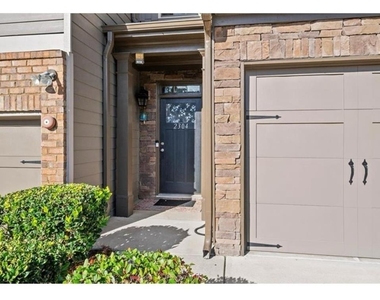 2304 Oakton Place Se - Photo Thumbnail 1