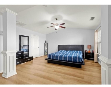 2304 Oakton Place Se - Photo Thumbnail 13