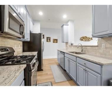 2304 Oakton Place Se - Photo Thumbnail 7