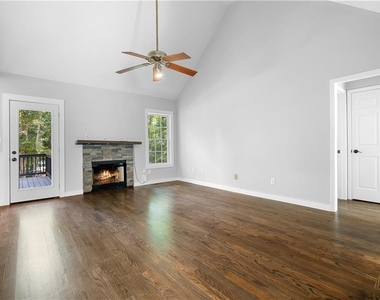 141 Poplar Way - Photo Thumbnail 7