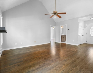 141 Poplar Way - Photo Thumbnail 10