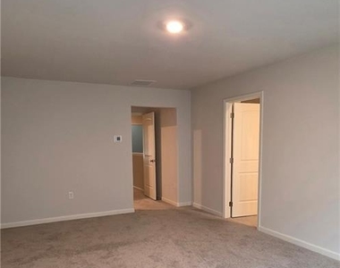 3370 Greyton Drive - Photo Thumbnail 16