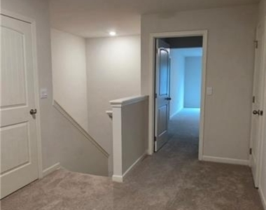 3370 Greyton Drive - Photo Thumbnail 8