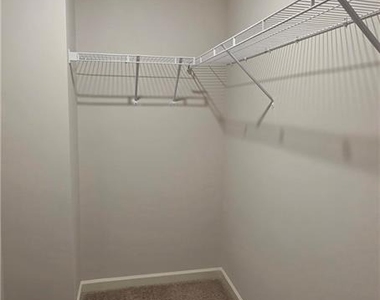 3370 Greyton Drive - Photo Thumbnail 13