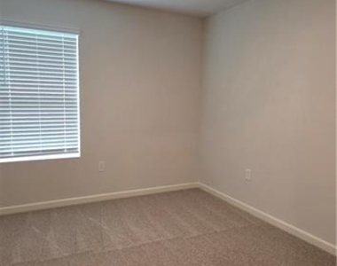 3370 Greyton Drive - Photo Thumbnail 10