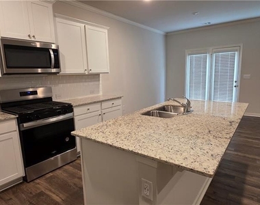 3370 Greyton Drive - Photo Thumbnail 3