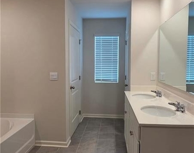 3370 Greyton Drive - Photo Thumbnail 20