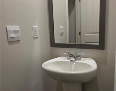 3370 Greyton Drive - Photo Thumbnail 6