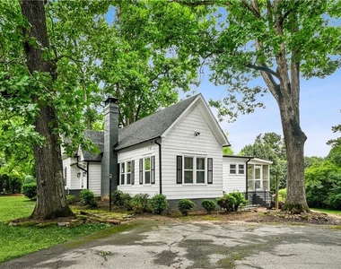 5383 Tilly Mill Road - Photo Thumbnail 4