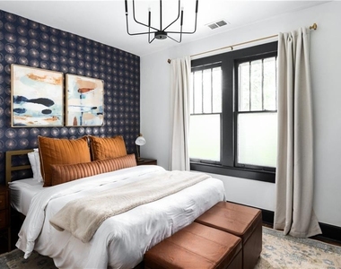909 Austin Avenue Ne - Photo Thumbnail 1