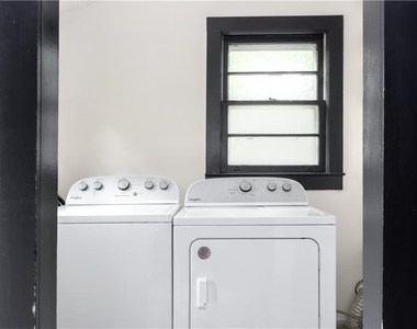 909 Austin Avenue Ne - Photo Thumbnail 26