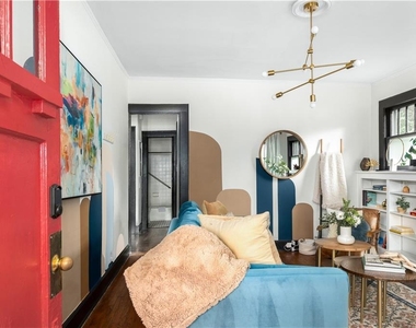 909 Austin Avenue Ne - Photo Thumbnail 6