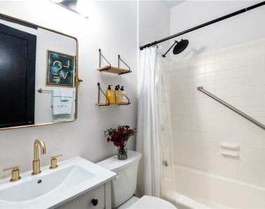 909 Austin Avenue Ne - Photo Thumbnail 24