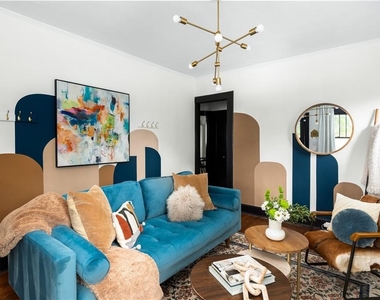 909 Austin Avenue Ne - Photo Thumbnail 7