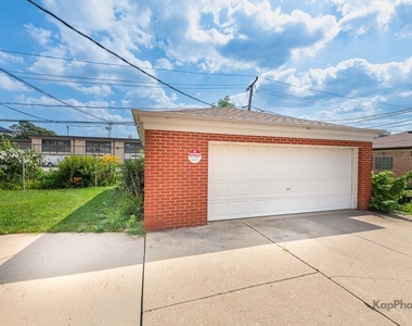 8417 W Berwyn Avenue - Photo Thumbnail 27