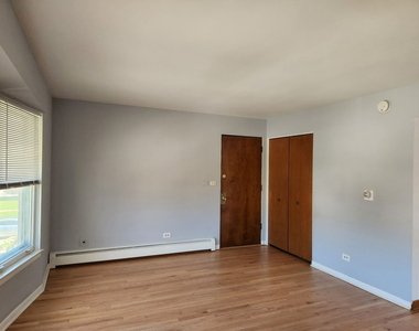 8417 W Berwyn Avenue - Photo Thumbnail 3