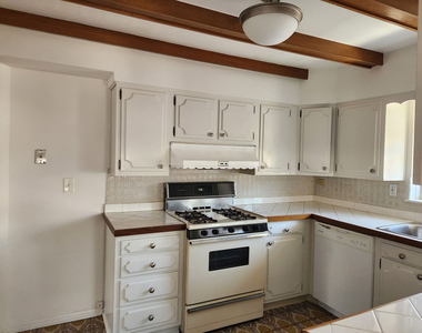 8417 W Berwyn Avenue - Photo Thumbnail 7