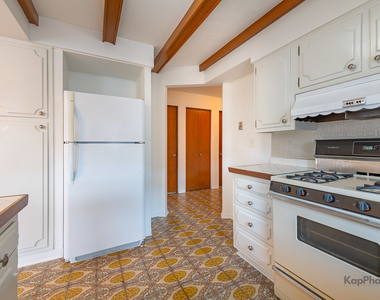 8417 W Berwyn Avenue - Photo Thumbnail 9