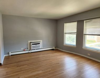 8417 W Berwyn Avenue - Photo Thumbnail 4