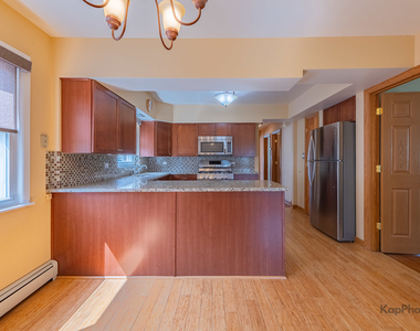 8465 W Berwyn Avenue - Photo Thumbnail 10