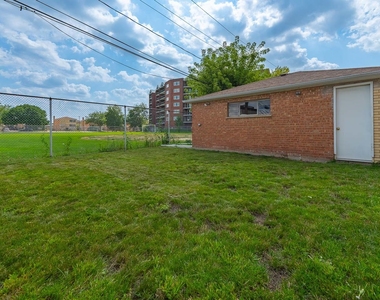 8465 W Berwyn Avenue - Photo Thumbnail 27