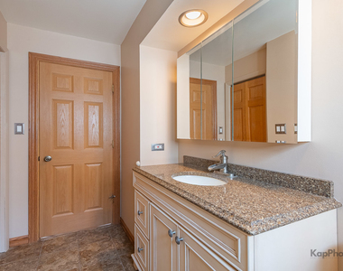 8465 W Berwyn Avenue - Photo Thumbnail 24