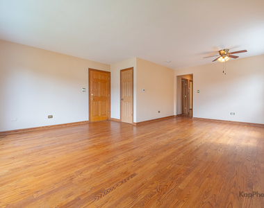 8465 W Berwyn Avenue - Photo Thumbnail 3