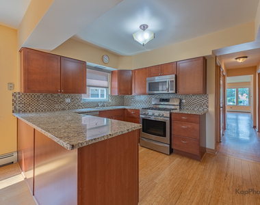 8465 W Berwyn Avenue - Photo Thumbnail 9
