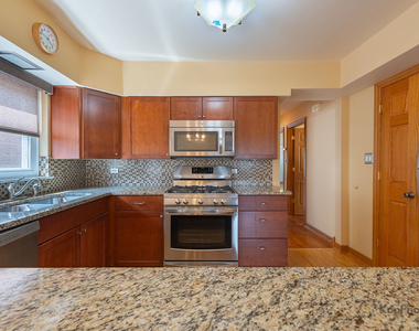 8465 W Berwyn Avenue - Photo Thumbnail 11