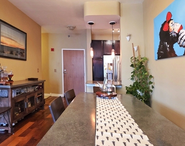 435 W Erie Street - Photo Thumbnail 6