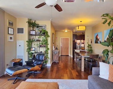 435 W Erie Street - Photo Thumbnail 2