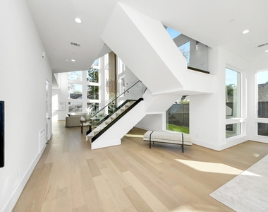 2232 Swift Boulevard - Photo Thumbnail 2