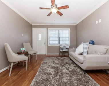 2919 Wentworth Street - Photo Thumbnail 3