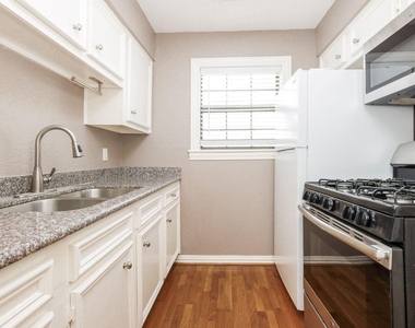2919 Wentworth Street - Photo Thumbnail 6