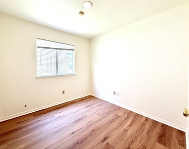 9631 Secretariat Drive - Photo Thumbnail 16