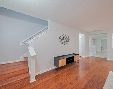 2123 Gable Hollow Lane - Photo Thumbnail 3
