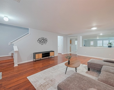 2123 Gable Hollow Lane - Photo Thumbnail 5