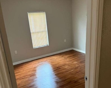 7805 Woodlyn Road - Photo Thumbnail 5