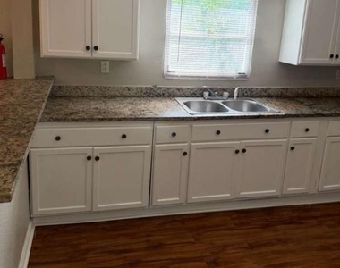 7805 Woodlyn Road - Photo Thumbnail 2