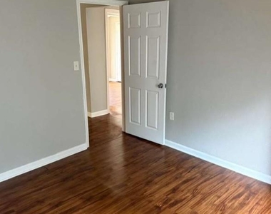 7805 Woodlyn Road - Photo Thumbnail 6