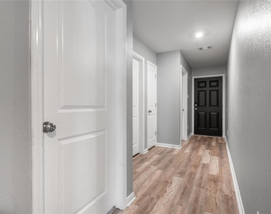 15638 Del Norte Drive - Photo Thumbnail 5